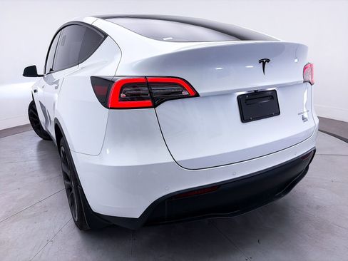 Used 2021 Tesla Model Y Long Range AWD/4WD image 18