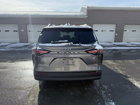 Used 2022 Toyota Sienna LE image 7