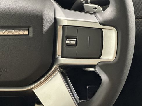 Used 2025 Land Rover Discovery Dynamic SE image 22