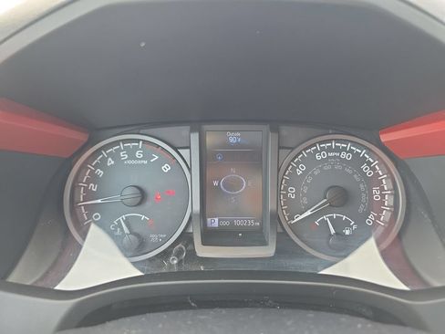 Used 2019 Toyota Tacoma TRD Sport AWD/4WD image 26