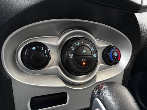 Used 2016 Ford Fiesta SE image 24