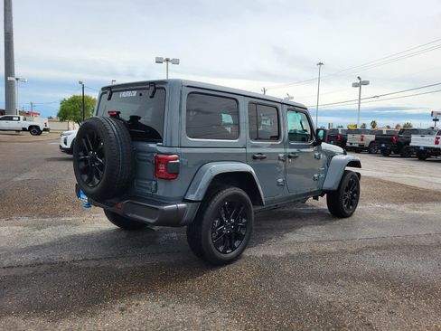 Used 2024 Jeep Wrangler Unlimited Sahara AWD/4WD image 5