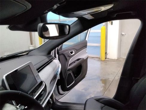 New 2026 Jeep Compass Latitude image 24