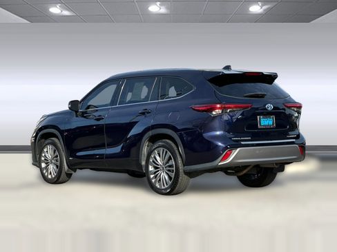 Used 2022 Toyota Highlander Platinum image 3