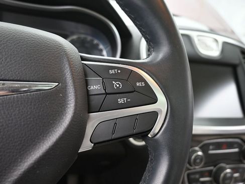 Used 2016 Chrysler 300 Limited RWD image 31
