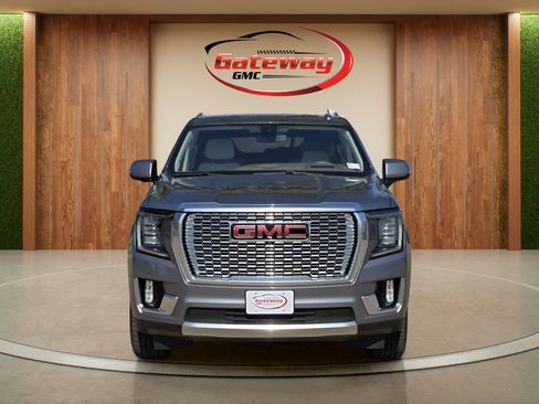 Used 2022 GMC Yukon XL Denali RWD image 2