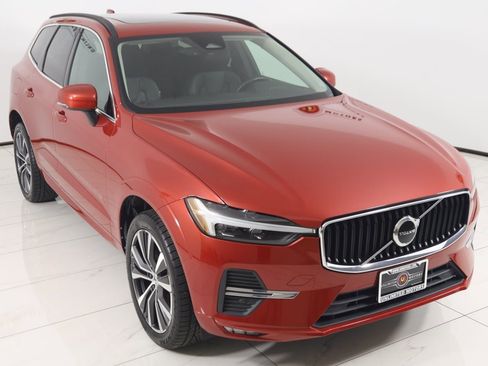 Used 2022 Volvo XC60 B5 Momentum image 41