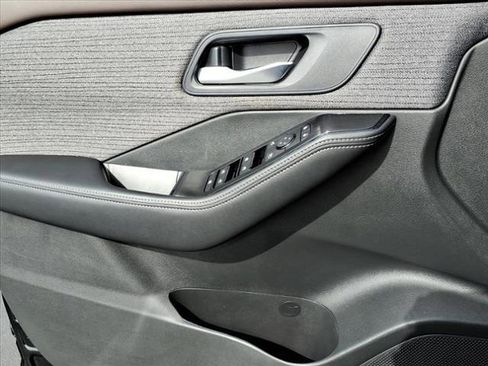 Certified 2023 Nissan Rogue SV image 29