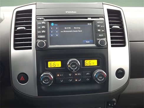 Used 2018 Nissan Frontier PRO-4X image 27