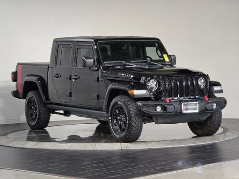 Used 2021 Jeep Gladiator Willys image 2