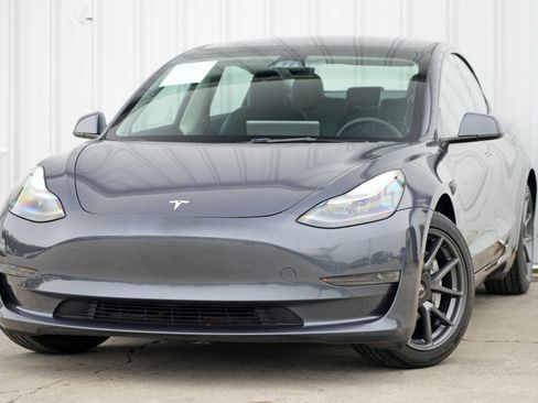 Used 2023 Tesla Model 3 Standard Range image 4