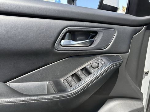 Used 2025 Nissan Rogue SV AWD/4WD image 21
