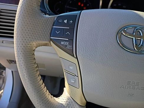 Used 2011 Toyota Avalon Limited image 19