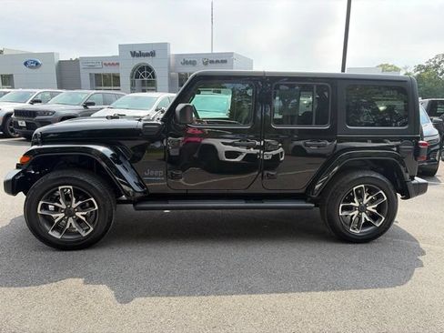Used 2024 Jeep Wrangler Unlimited w/ Convenience Group AWD/4WD image 3