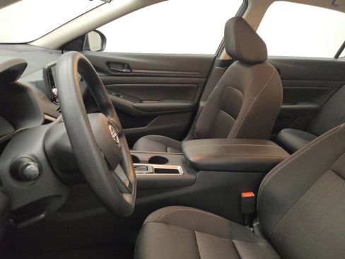 Used 2024 Nissan Altima 2.5 S FWD image 17