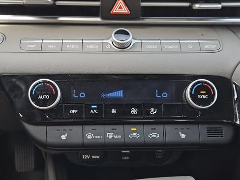 Used 2025 Hyundai Elantra SEL FWD image 18
