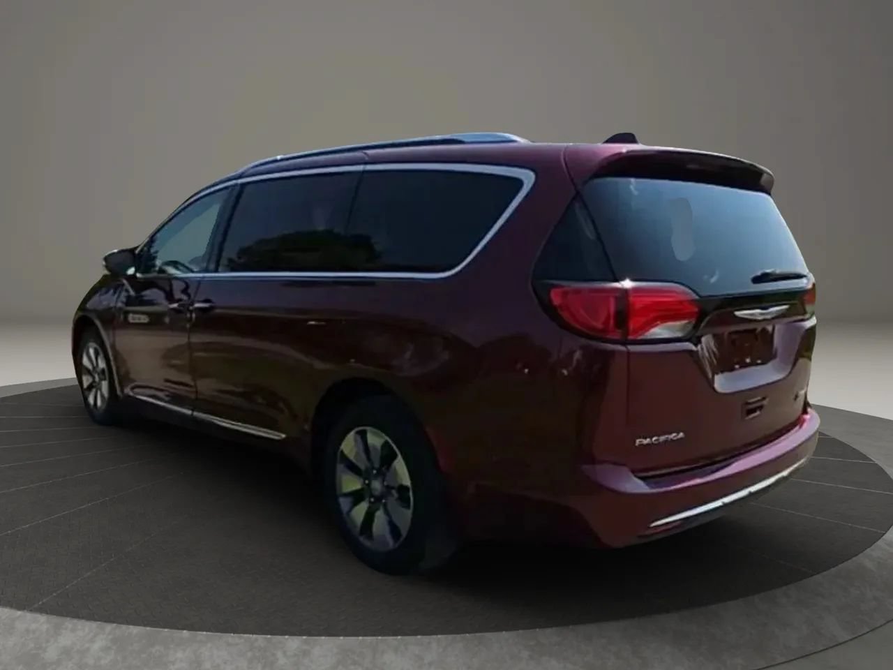 Used 2018 Chrysler Pacifica Limited w/ Advanced Safetytec Group FWD image 4