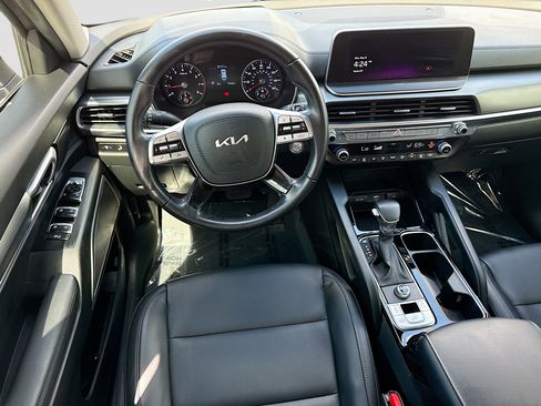 Used 2022 Kia Telluride LX FWD image 16