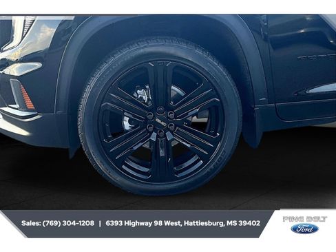 Used 2025 GMC Acadia Elevation w/ Elevation Premium Package FWD image 7
