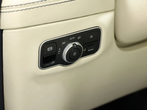 Used 2021 Aston Martin DBX AWD/4WD image 23