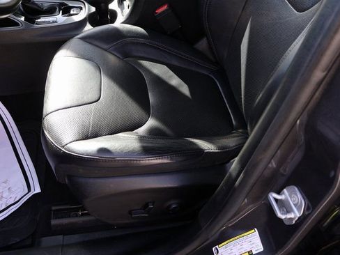 Used 2019 Jeep Cherokee Limited image 39