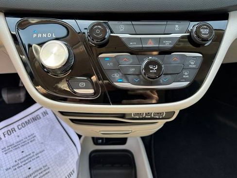 Used 2023 Chrysler Voyager LX FWD image 18