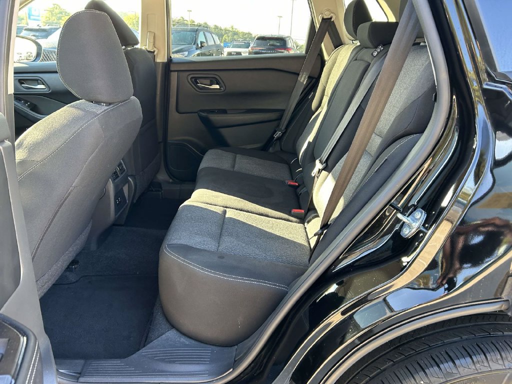 Used 2025 Nissan Rogue SV AWD/4WD image 7