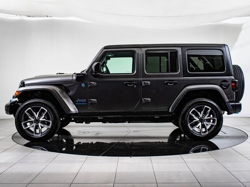 Used 2024 Jeep Wrangler Unlimited image 5