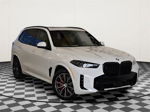 New 2026 BMW X5 xDrive40i w/ M Sport Package image 1