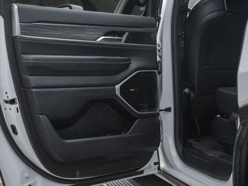 Used 2022 Jeep Wagoneer Series III w/ Premium Group I image 45