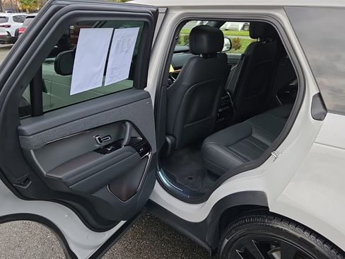 Used 2025 Land Rover Range Rover Sport SE image 15