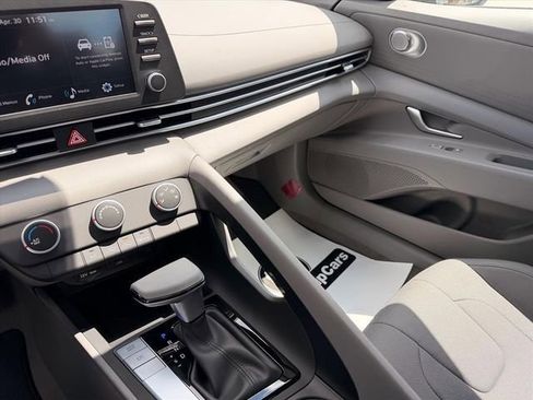 New 2026 Hyundai Elantra SE FWD image 17