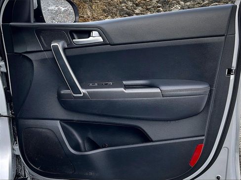 Used 2020 Kia Sportage LX image 21