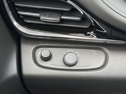 New 2026 Buick Envista Sport Touring image 12