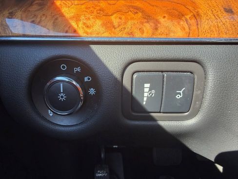 Used 2017 Lincoln MKT AWD image 19