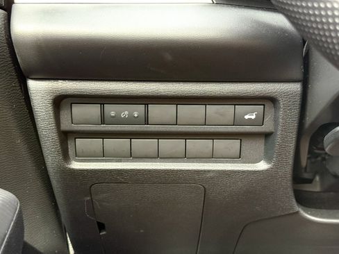 Used 2024 Mitsubishi Outlander AWD image 32