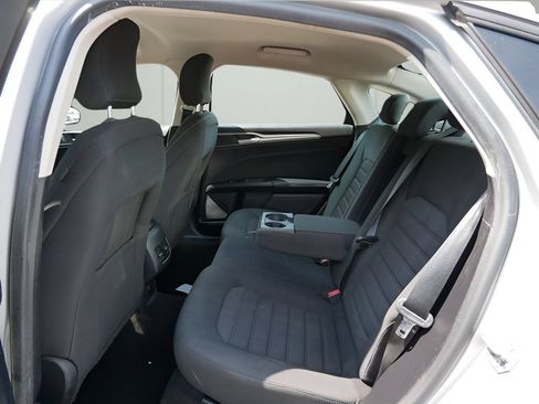 Used 2019 Ford Fusion SE FWD image 11