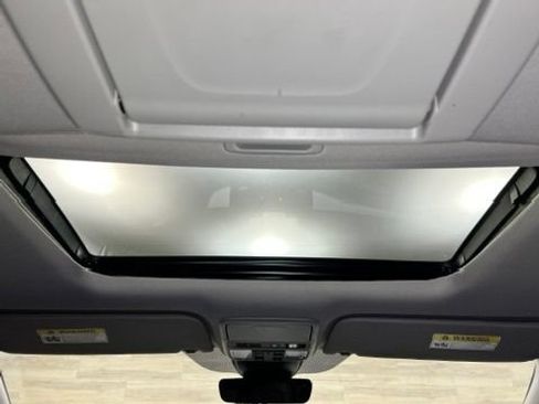 Used 2024 Honda Odyssey Touring image 4