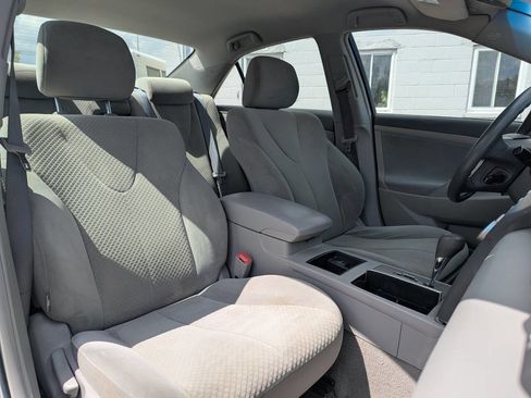 Used 2009 Toyota Camry LE FWD image 11