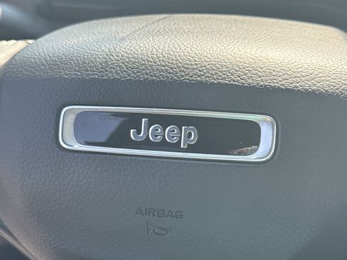 Used 2024 Jeep Grand Cherokee L Laredo image 28