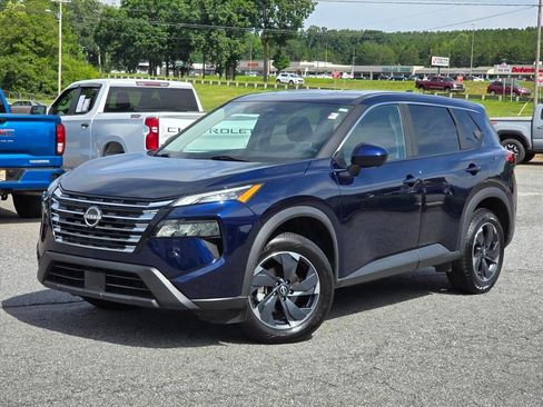 Used 2024 Nissan Rogue SV AWD/4WD image 2