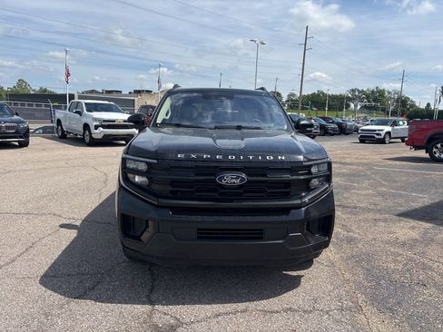 Used 2025 Ford Expedition Max Active AWD/4WD image 2