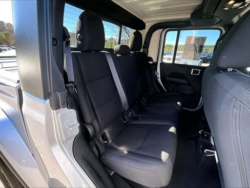 Used 2023 Jeep Gladiator Overland image 20