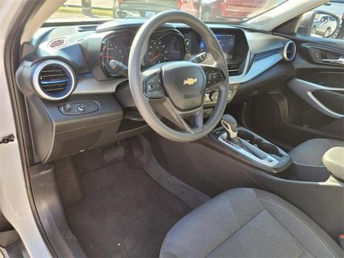 Certified 2025 Chevrolet Trax LS image 15