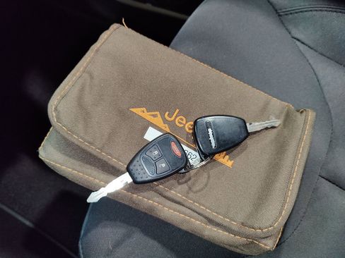 Used 2018 Jeep Wrangler Unlimited Sport S image 33