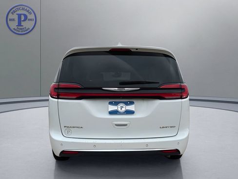 Used 2022 Chrysler Pacifica Limited FWD image 6