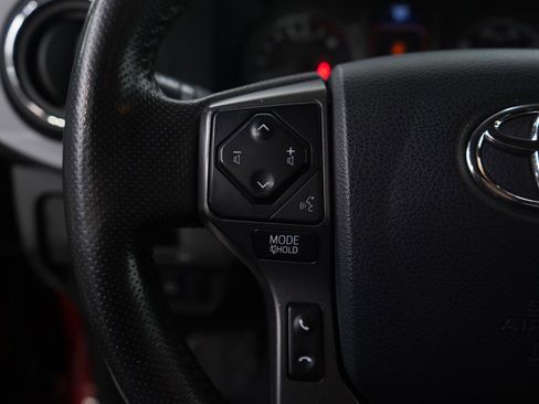 Used 2018 Toyota Tacoma TRD Sport image 17