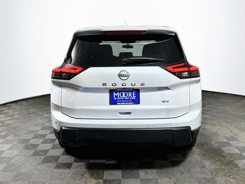 Used 2024 Nissan Rogue SV FWD image 6