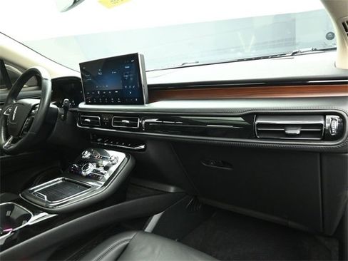 Certified 2023 Lincoln Nautilus Reserve w/ Monochromatic Package image 28