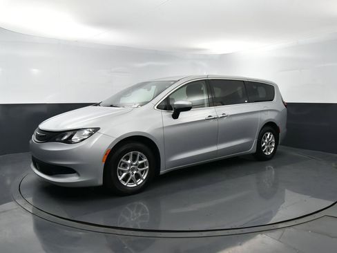 Used 2023 Chrysler Voyager LX FWD image 1